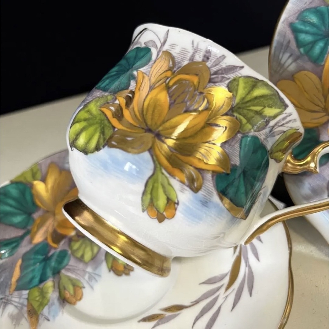 ROYAL ALBERT(ロイヤルアルバート)のロイヤルアルバート  アンティーク　ハスの花　金彩 インテリア/住まい/日用品のキッチン/食器(食器)の商品写真