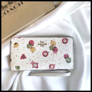 コーチ(COACH)の【COACH 】長財布 オーナメントプリント ストラップ付き ラウンドファスナー(財布)