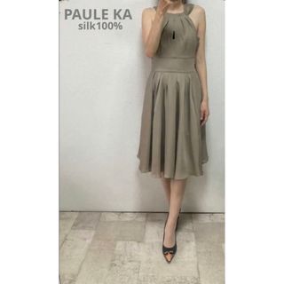 ポールカ(PAULE KA)の極美品ポールカ　織加工シルク100％ホルターネックボリュームワンピ38／カーキ(ひざ丈ワンピース)