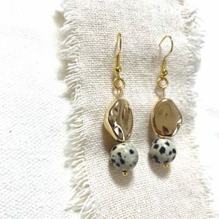 - ̗̀handmade pierce ̖́-揺れるピアス ダルメシアン 天然石(ピアス)