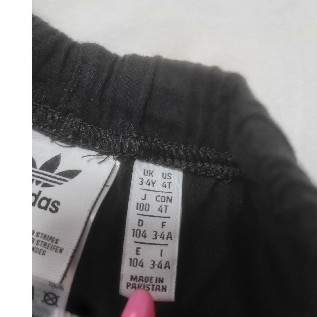 adidas(アディダス)の最終値下げ！Adidas キッズハーフパンツ夏服ラインブラック キッズ/ベビー/マタニティのキッズ服男の子用(90cm~)(パンツ/スパッツ)の商品写真