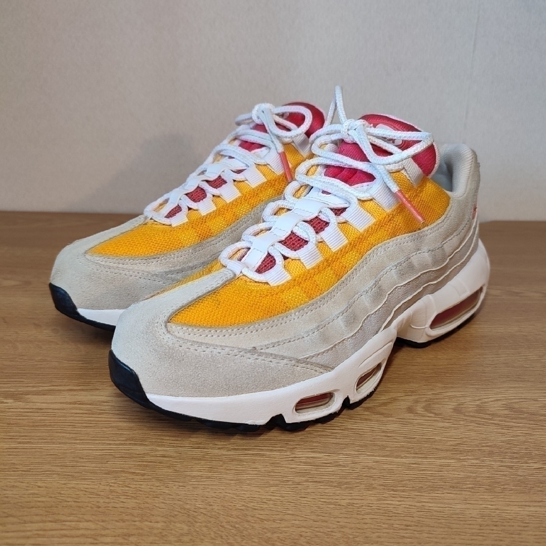 美品 NIKE AIR MAX 95 ESSENTIAL