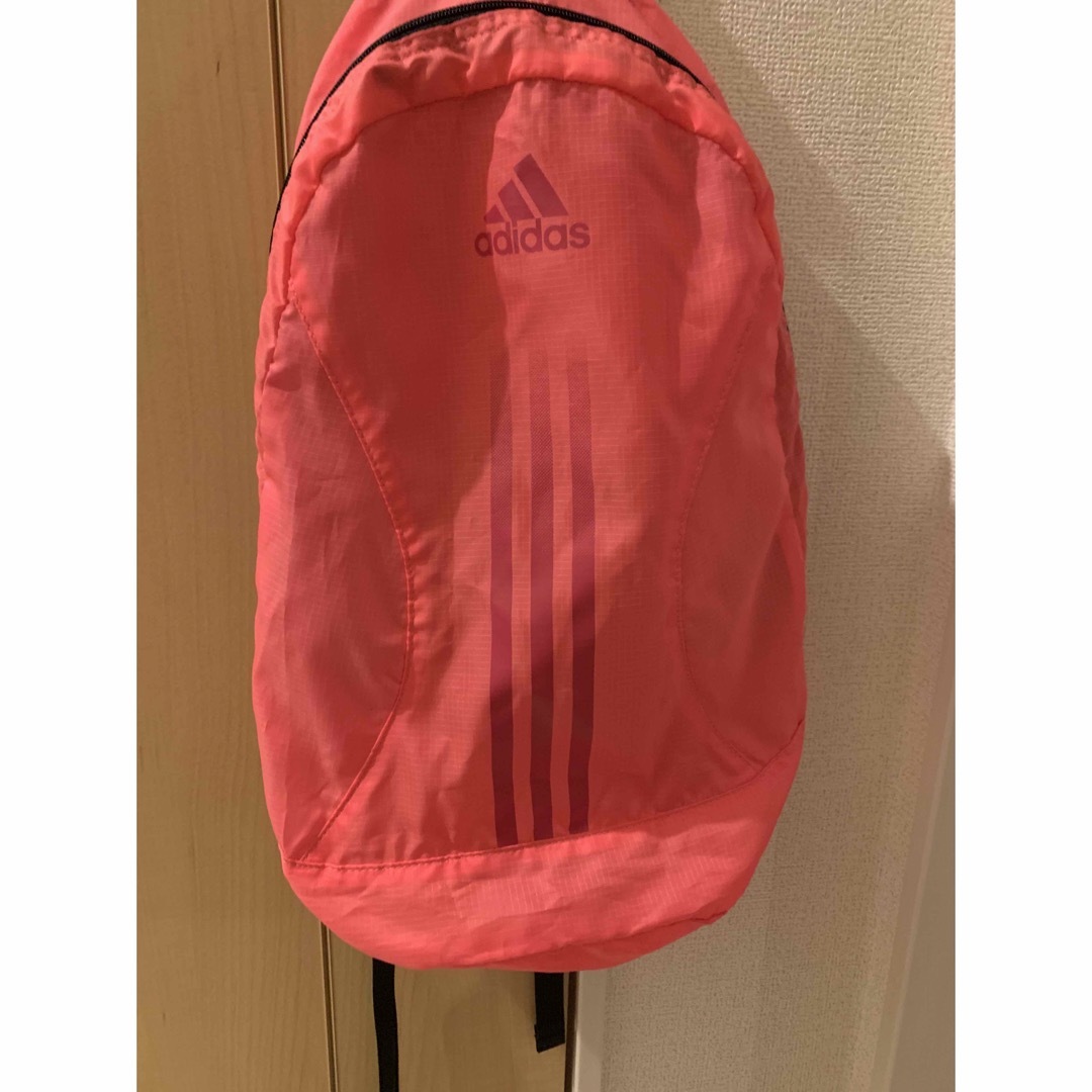 adidas(アディダス)のアディダス　ナイロンリュック　ピンク レディースのバッグ(リュック/バックパック)の商品写真