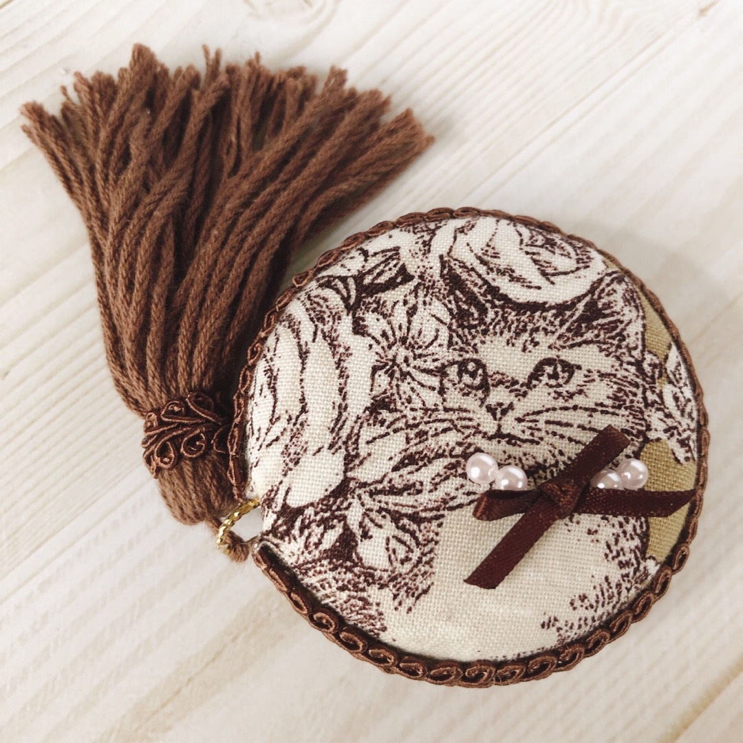 トワルドジュイ　猫のマカロンメジャー　ブラウン ハンドメイドの生活雑貨(その他)の商品写真