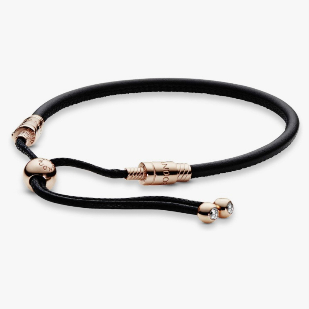 Pandora Black Leather Rose Slider ブレスレット レディースのアクセサリー(ブレスレット/バングル)の商品写真