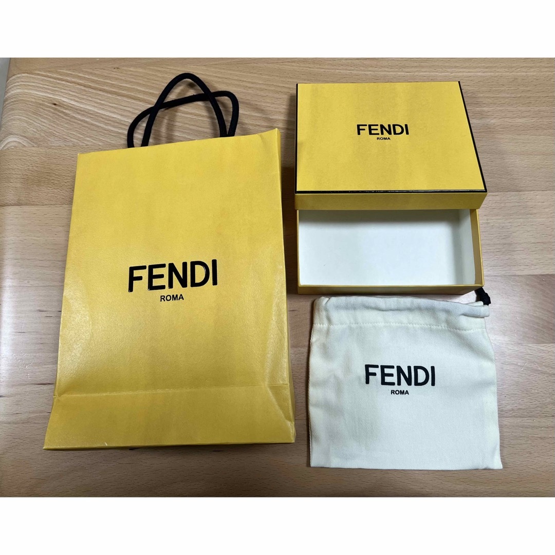 FENDI(フェンディ)のフェンディ　紙袋　紙箱　巾着 レディースのバッグ(ショップ袋)の商品写真
