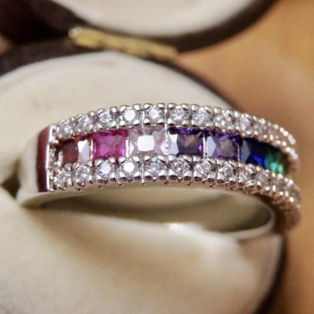 即購入OK 【OT006】高品質＊虹色レインボーのアミュレットシルバーリング指輪 レディースのアクセサリー(リング(指輪))の商品写真