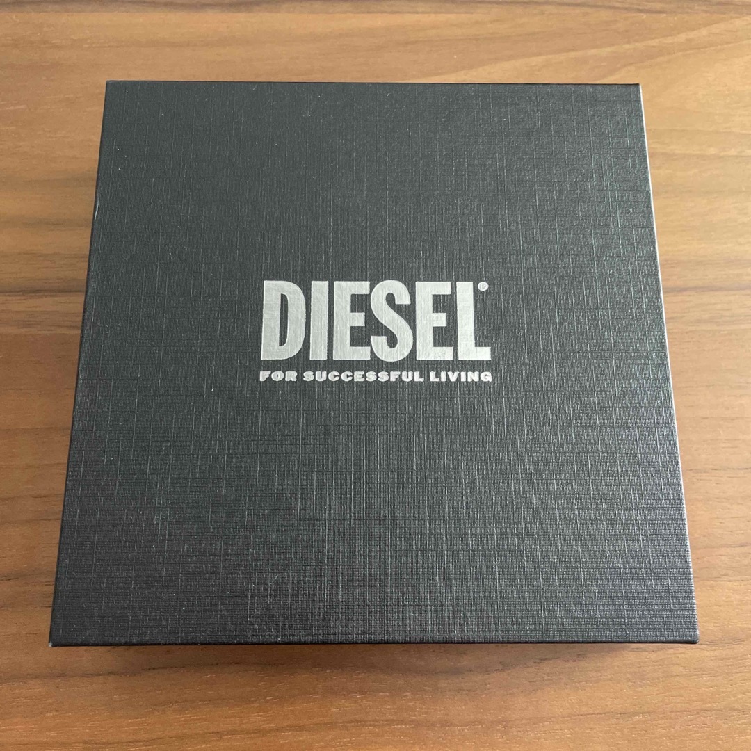 DIESEL(ディーゼル)の【DIESEL】非売品　ワイヤレス充電器 スマホ/家電/カメラのスマートフォン/携帯電話(バッテリー/充電器)の商品写真