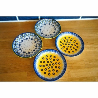 フランフラン(Francfranc)の【新品】ポタリー風食器4枚セット  平皿  取り皿  花柄  北欧風食器(食器)