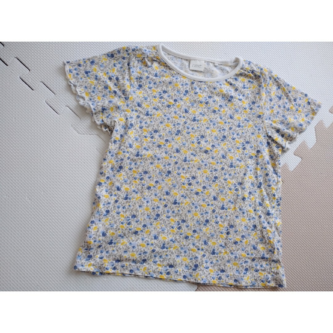 NEXT(ネクスト)のnext 小花柄Tシャツ 100 キッズ/ベビー/マタニティのキッズ服女の子用(90cm~)(Tシャツ/カットソー)の商品写真