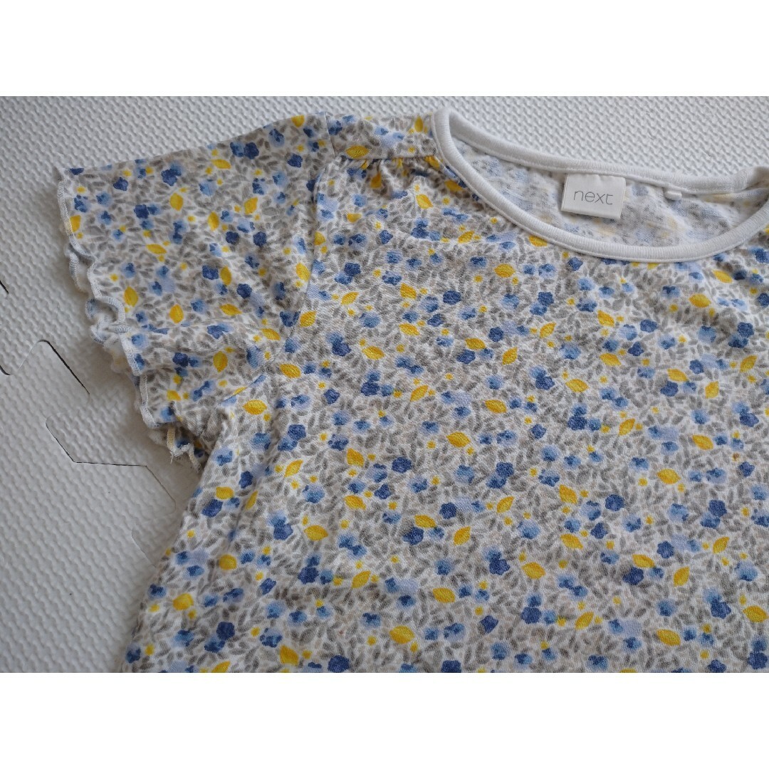 NEXT(ネクスト)のnext 小花柄Tシャツ 100 キッズ/ベビー/マタニティのキッズ服女の子用(90cm~)(Tシャツ/カットソー)の商品写真