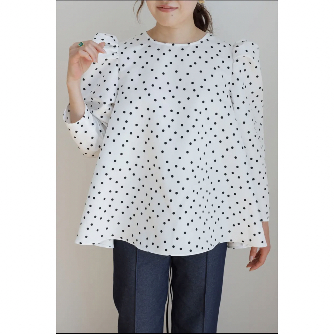 新品タグ付♡ BLUELEA Puff sleeve blouse ブルレアシャカシャカとしたハリ感と