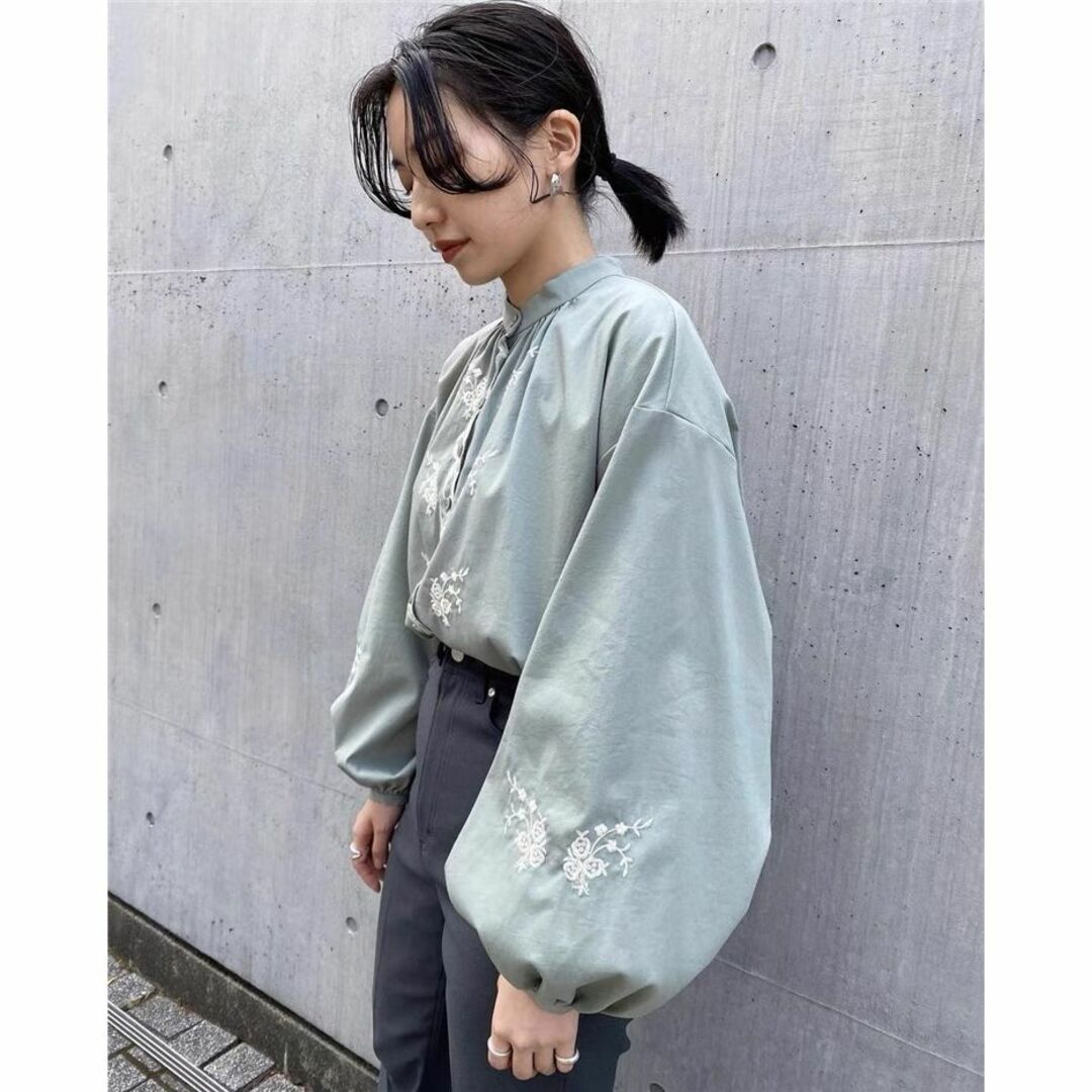 CLANE(クラネ)のVINTAGE FLOWER EMBROIDERY SHIRT clane レディースのトップス(シャツ/ブラウス(長袖/七分))の商品写真