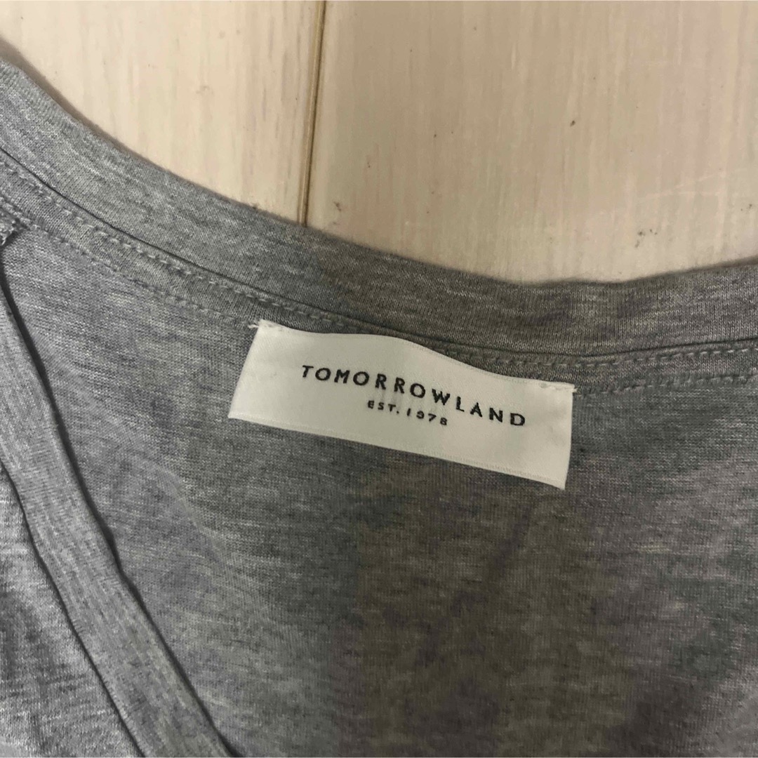 TOMORROWLAND(トゥモローランド)のTOMORROWLAND Tシャツ　グレー　半袖　S IENA 36 34 V レディースのトップス(Tシャツ(半袖/袖なし))の商品写真