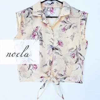 ノエラ(Noela)の美品♡noela 花柄ノースリーブシャツ(シャツ/ブラウス(半袖/袖なし))