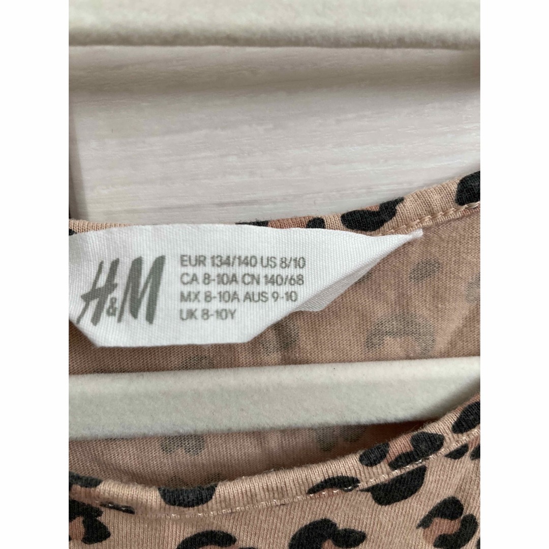 H&H(エイチアンドエイチ)のH&M ワンピース　ヒョウ柄　130 女の子 キッズ/ベビー/マタニティのキッズ服女の子用(90cm~)(ワンピース)の商品写真