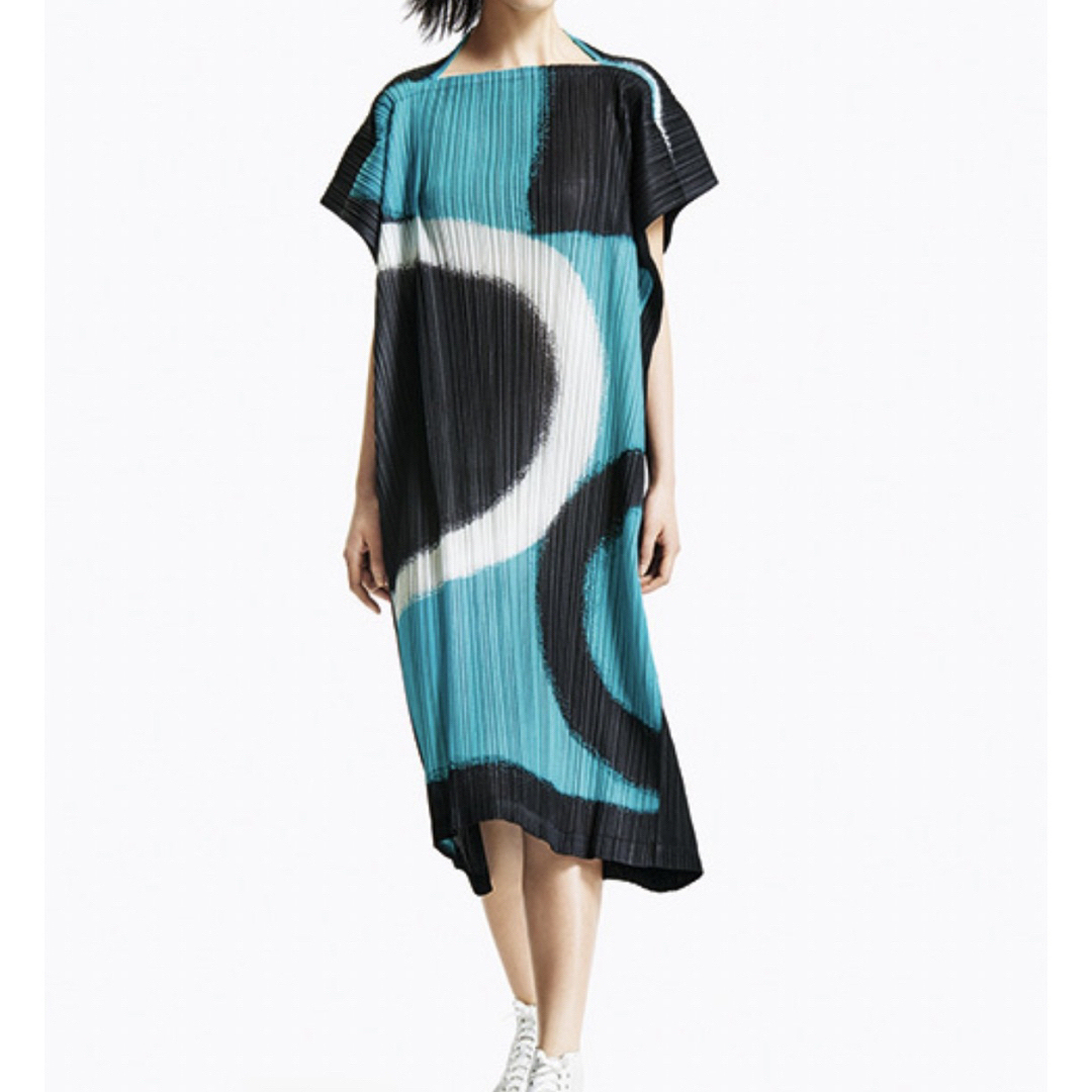 PLEATS PLEASE ISSEY MIYAKE(プリーツプリーズイッセイミヤケ)の商品はモノトーン❗️超レア！！【お洒落なワンピース 】 レディースのワンピース(ロングワンピース/マキシワンピース)の商品写真