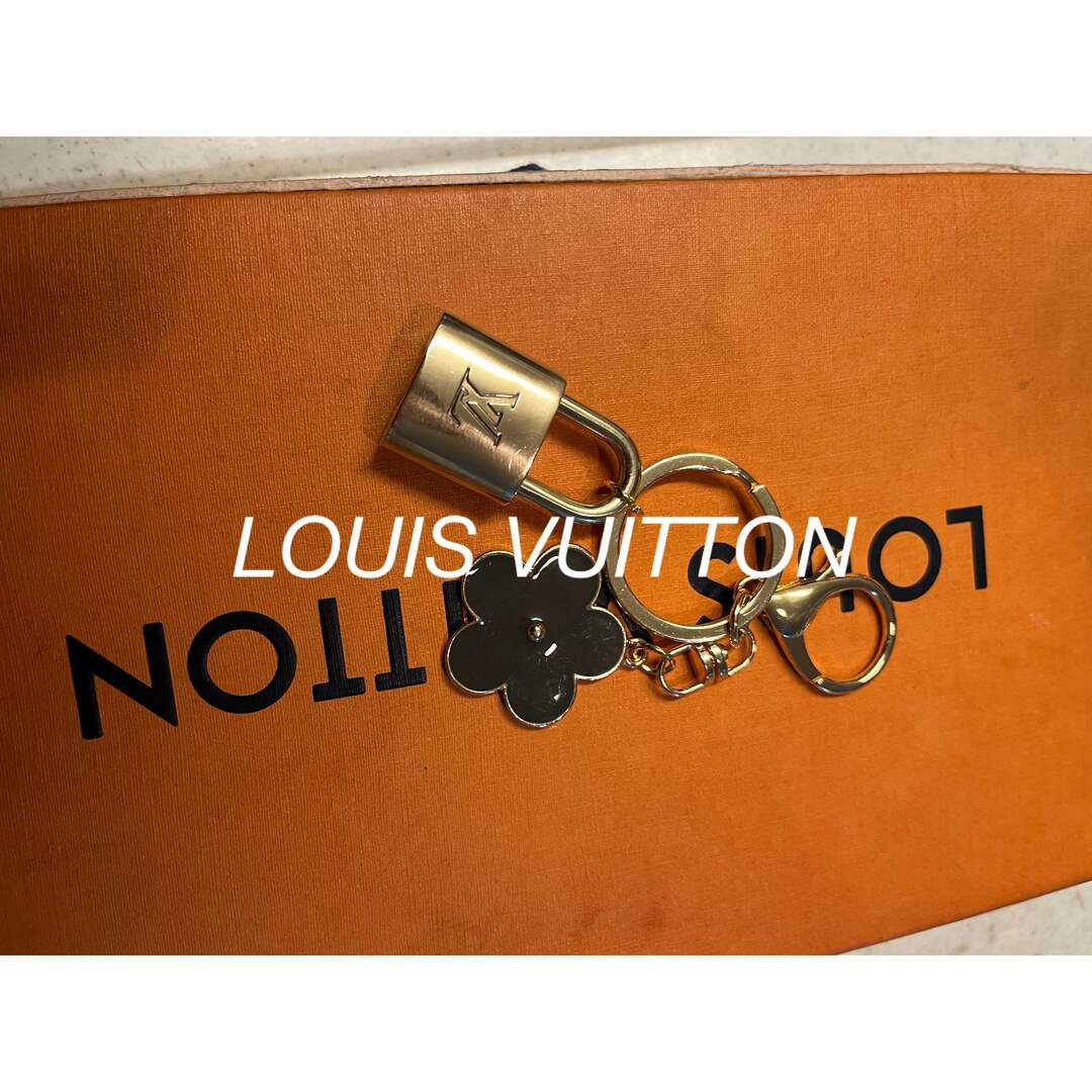 LOUIS VUITTON(ルイヴィトン)のルイヴィトン　カデナ　パドロック　キーホルダー　南京錠　キーホルダー部分新品 レディースのファッション小物(キーホルダー)の商品写真