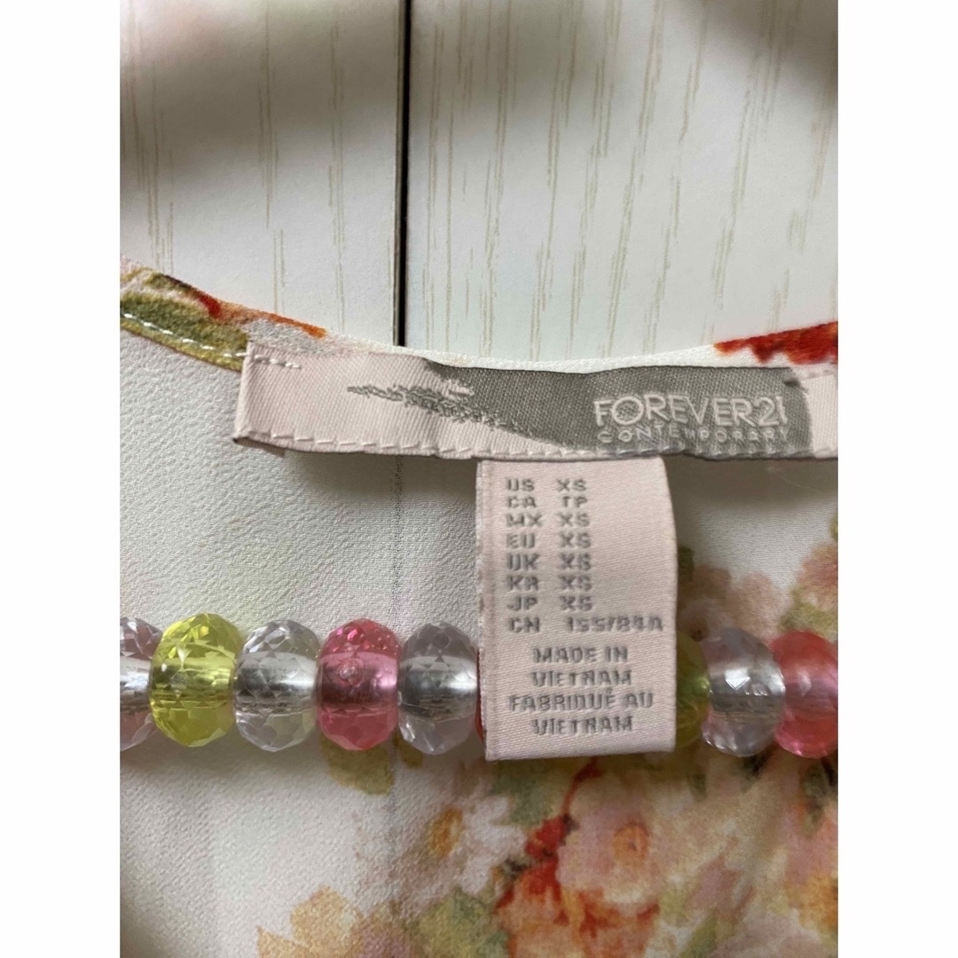 花柄　チュニック　七分袖　ブラウス　シフォン　淡色　とろみ　ドレープ　Sくらい レディースのトップス(チュニック)の商品写真