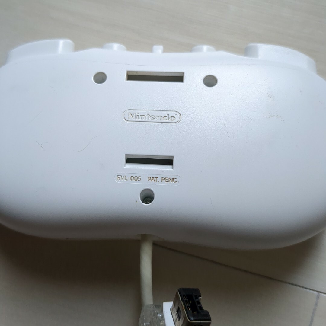 Wii(ウィー)の任天堂 　Wii WiiU用 　クラシックコントローラー　 ホワイト エンタメ/ホビーのゲームソフト/ゲーム機本体(家庭用ゲーム機本体)の商品写真