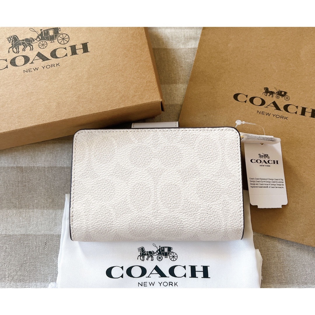 新品 未使用 COACHコーチ 折り財布 チョーク ホワイト 白 ケアカード付き