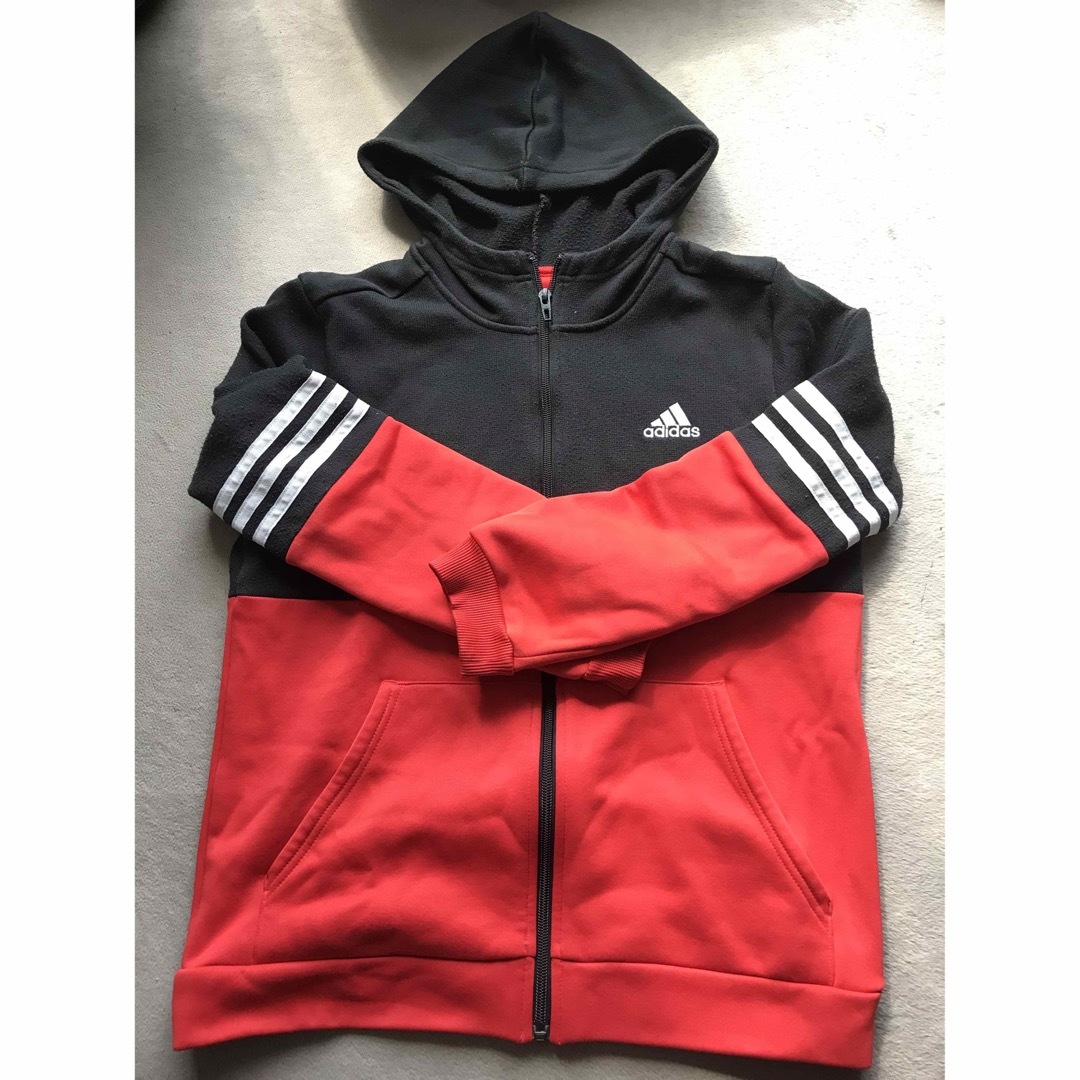 adidas(アディダス)のadidasパーカー160㎝ キッズ/ベビー/マタニティのキッズ服男の子用(90cm~)(ジャケット/上着)の商品写真