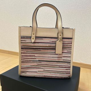 コーチ(COACH)のコーチ　フィールドトート22 ウィズウィービングバッグ(トートバッグ)