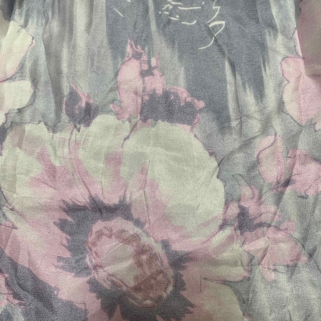  シルク100% ノースリーブワンピース グレー　花柄 高級感 レディースのワンピース(ミニワンピース)の商品写真
