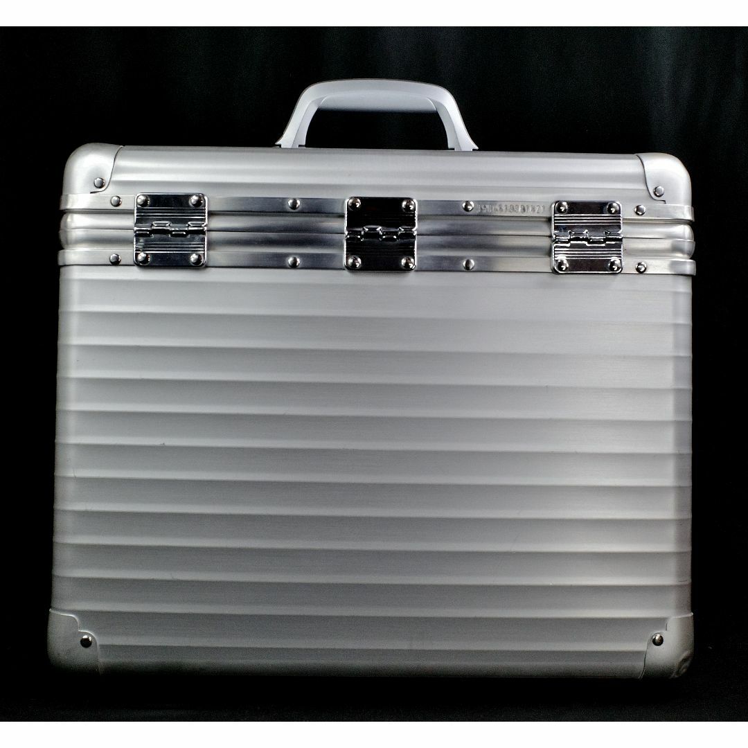 RIMOWA(リモワ)のリモワ『トパーズ』パイロット・ケース 38L（XL) コンビロック 美品 インテリア/住まい/日用品の日用品/生活雑貨/旅行(旅行用品)の商品写真