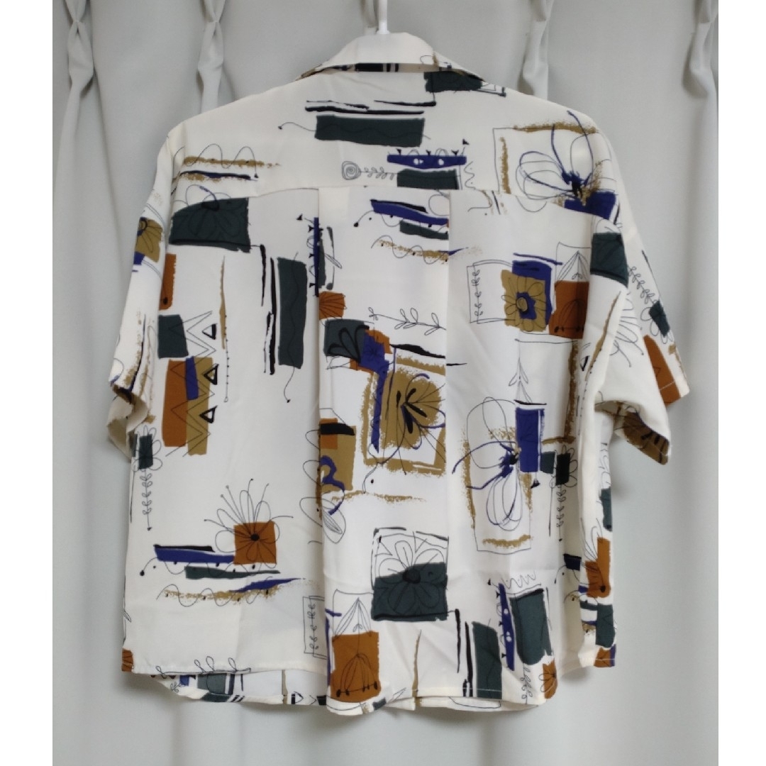 しまむら(シマムラ)のアートガラカイキンシャツ オープンカラーシャツ レディースのトップス(シャツ/ブラウス(半袖/袖なし))の商品写真