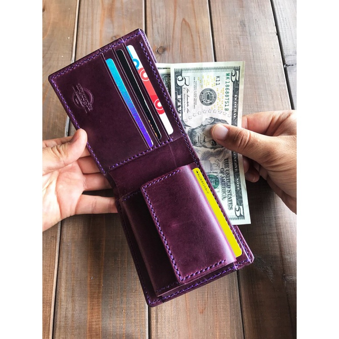 イタリアンレザーを使用した紫色の二つ折り財布 本革 名入れ可 送料込み