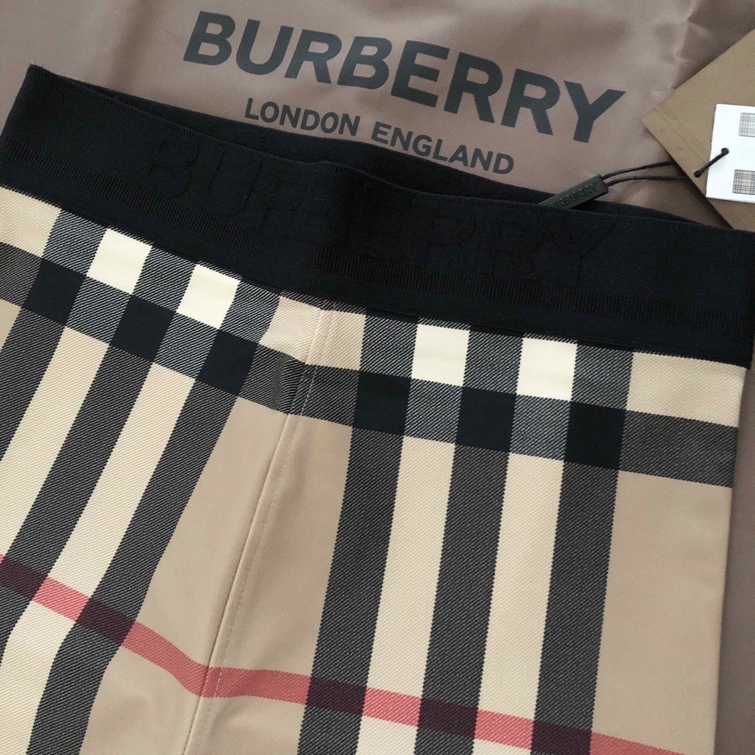 BURBERRY(バーバリー)のバーバリーチルドレン 新品レギンス 14Y キッズ/ベビー/マタニティのキッズ服女の子用(90cm~)(パンツ/スパッツ)の商品写真