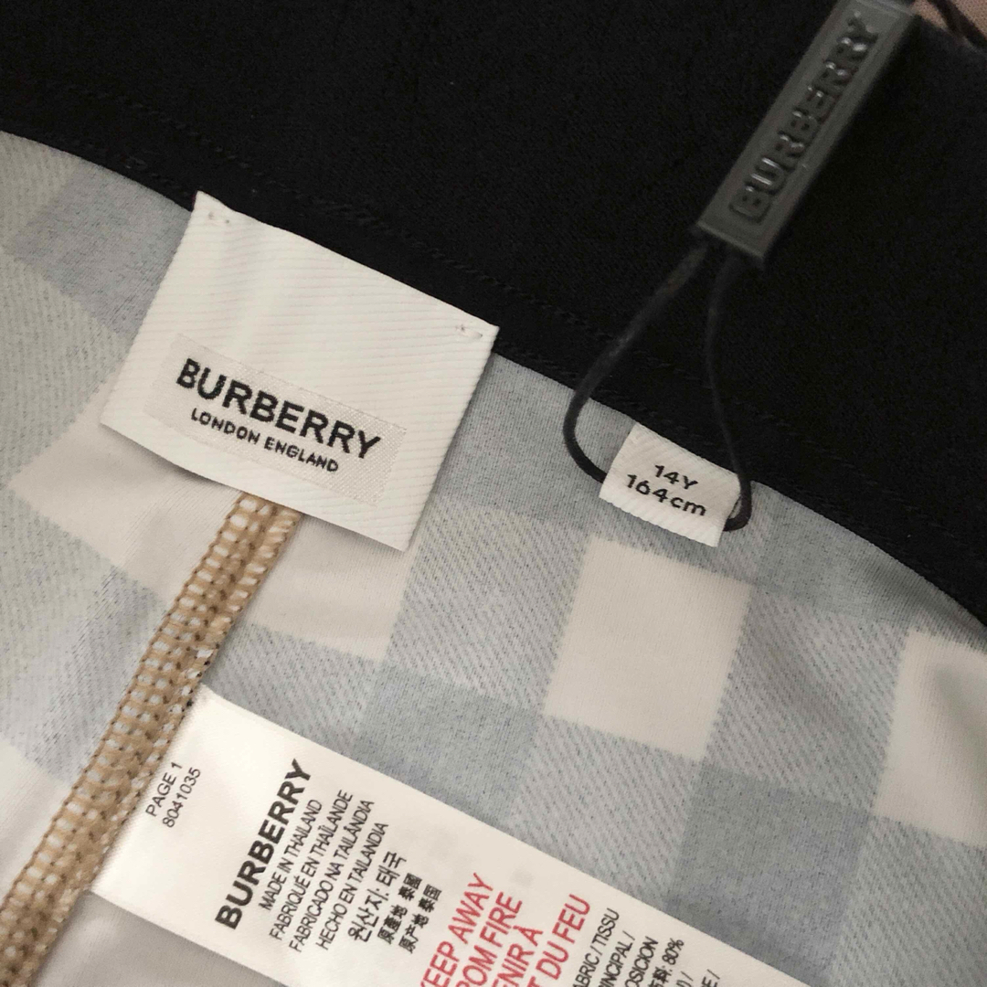 BURBERRY(バーバリー)のバーバリーチルドレン 新品レギンス 14Y キッズ/ベビー/マタニティのキッズ服女の子用(90cm~)(パンツ/スパッツ)の商品写真