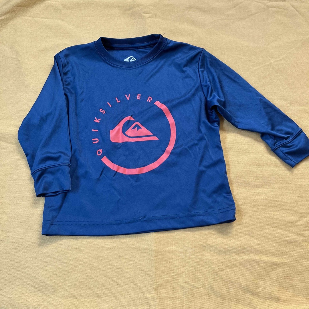 QUIKSILVER(クイックシルバー)のラッシュガード　クイックシルバー　110 キッズ/ベビー/マタニティのキッズ服男の子用(90cm~)(水着)の商品写真