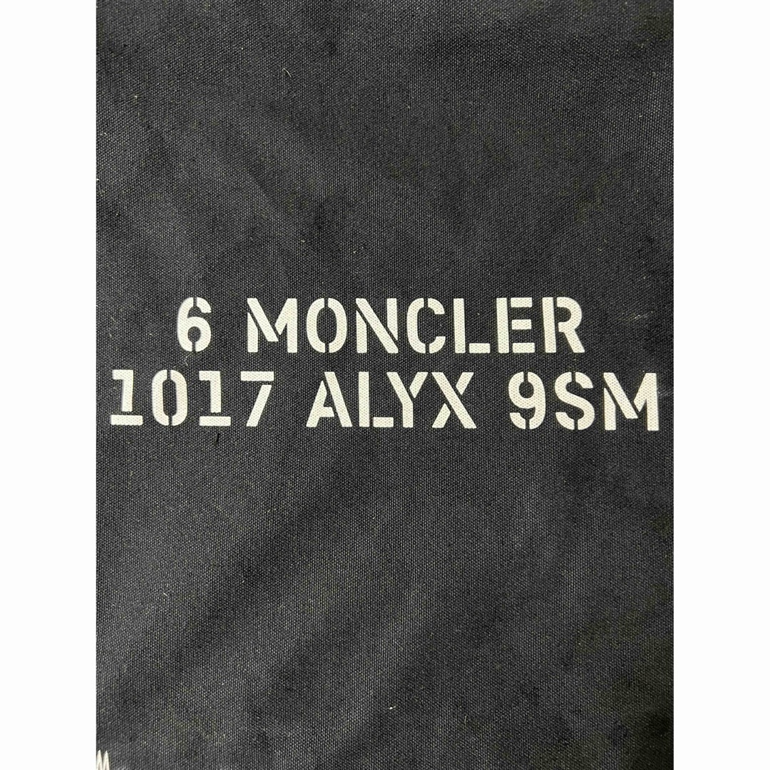 MONCLER(モンクレール)のALYX × MONCLER Genius コラボ限定品 コブラバックルカスタム メンズのバッグ(ショルダーバッグ)の商品写真