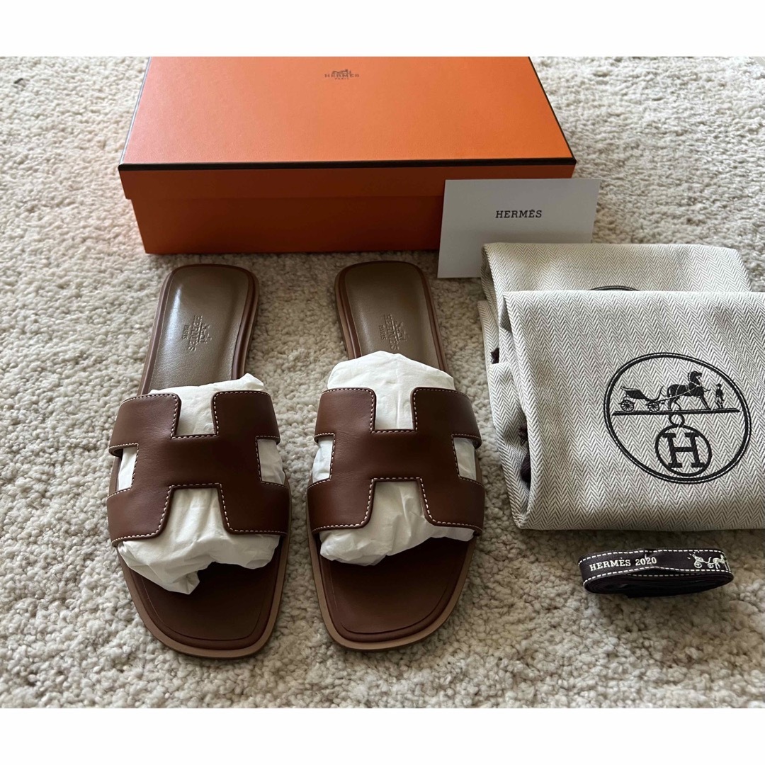 Hermes(エルメス)の【未使用】HERMES エルメス オラン  ゴールド　size39 レディースの靴/シューズ(サンダル)の商品写真