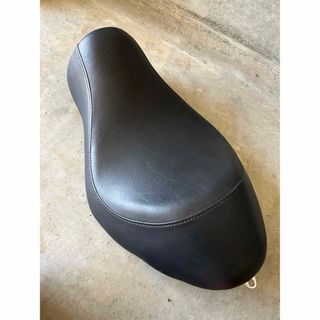 ハーレーダビッドソン(Harley Davidson)の【超美品】xl883n純正　ソロシート(パーツ)