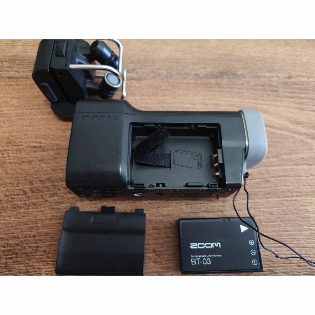 Zoom(ズーム)のZOOM Q8 ビデオカメラ 音楽録音高音質 ミニ三脚スタンド付き スマホ/家電/カメラのカメラ(ビデオカメラ)の商品写真