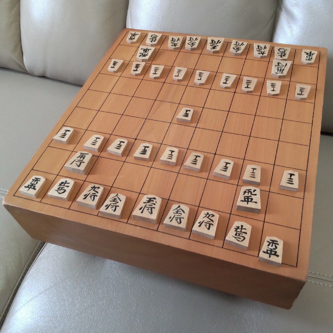 人気沸騰】 本格木製足つき将棋盤セット!駒・駒箱付き! 囲碁/将棋