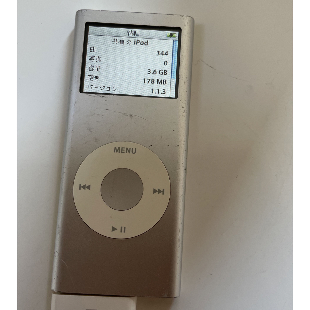 iPod(アイポッド)のipod nano 第二世代　4GB シルバー　充電ケーブルつき スマホ/家電/カメラのオーディオ機器(ポータブルプレーヤー)の商品写真