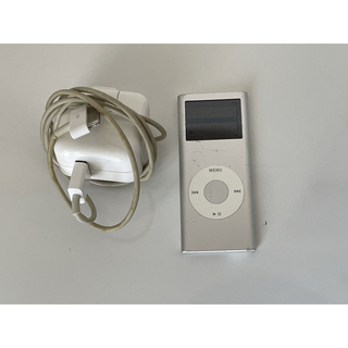 アイポッド(iPod)のipod nano 第二世代　4GB シルバー　充電ケーブルつき(ポータブルプレーヤー)