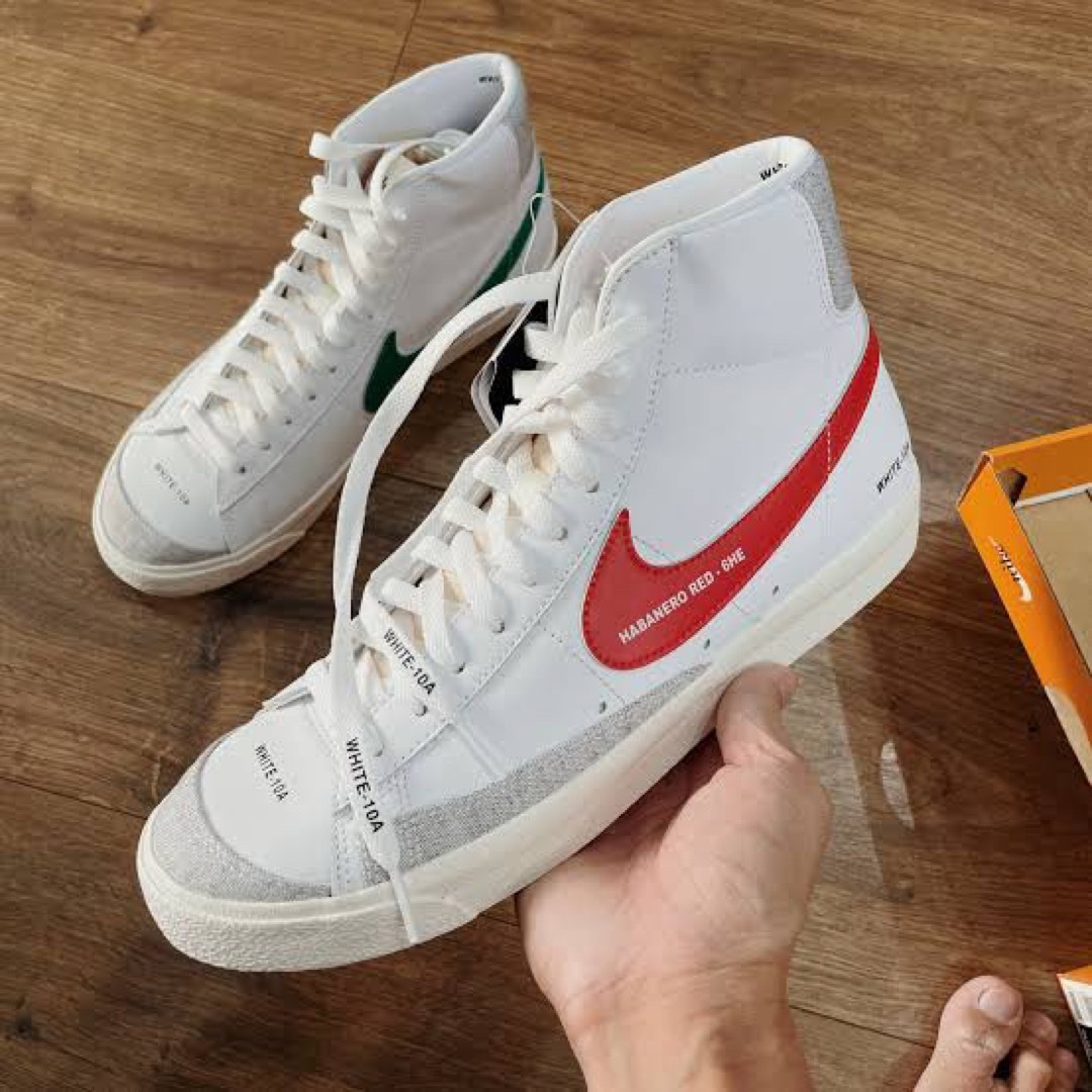 NIKE(ナイキ)の美品　NIKE ウィメンズ　ブレーザー　MID '77 swatch ハイカット レディースの靴/シューズ(スニーカー)の商品写真