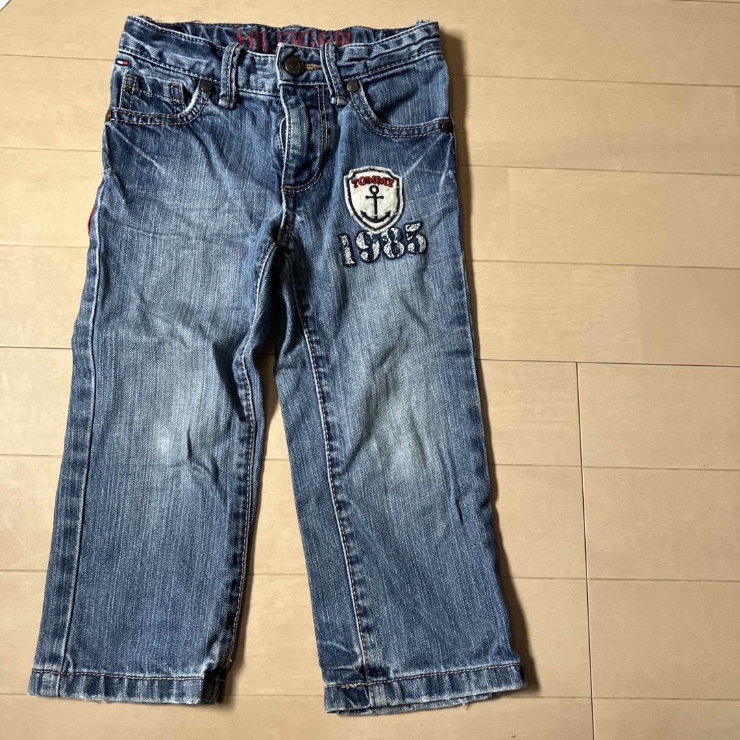 TOMMY HILFIGER(トミーヒルフィガー)のキッズ　パンツ　デニム キッズ/ベビー/マタニティのキッズ服男の子用(90cm~)(パンツ/スパッツ)の商品写真