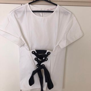 ザラ(ZARA)のZARA リボン　トップス(Tシャツ(半袖/袖なし))