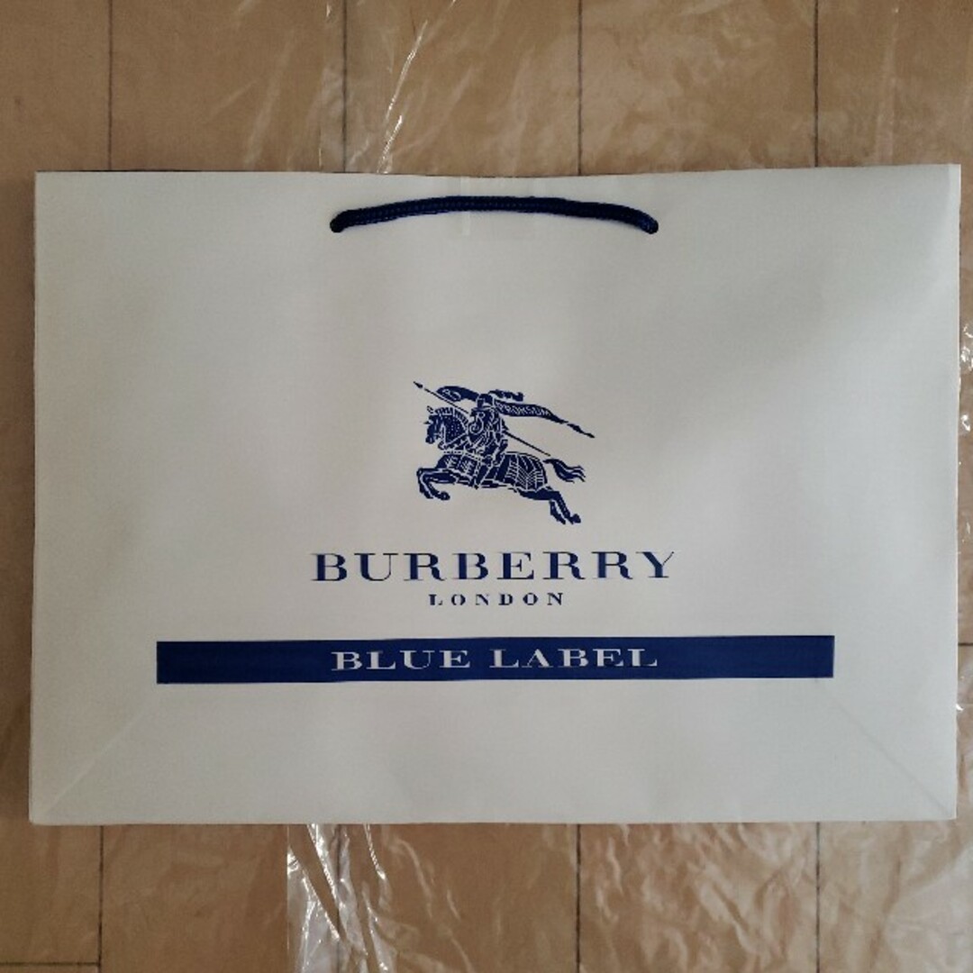 BURBERRY BLUE LABEL(バーバリーブルーレーベル)のpinkストライプパフスリーブブラウス レディースのトップス(シャツ/ブラウス(半袖/袖なし))の商品写真