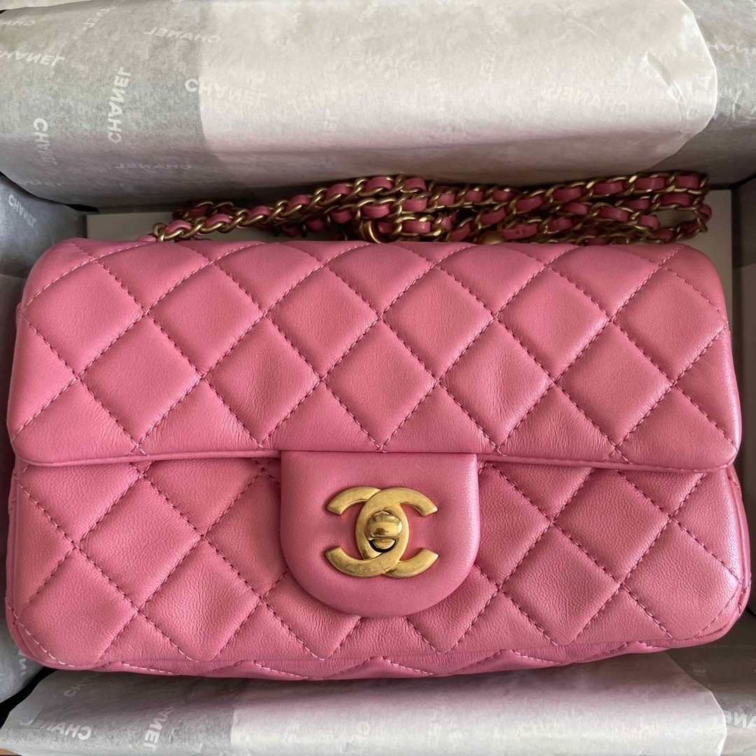 CHANEL(シャネル)のミニマトラッセ♡ココボール レディースのバッグ(ショルダーバッグ)の商品写真