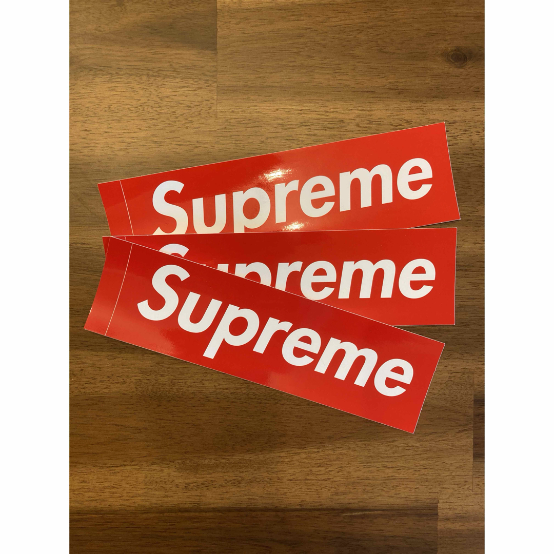 Supreme(シュプリーム)のSupreme ボックスロゴステッカー　4枚 エンタメ/ホビーの声優グッズ(ステッカー（シール）)の商品写真