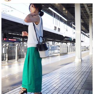 ☆新品タグ付き☆ENFOLDエンフォルド テーパードワイドパンツ ネイビー