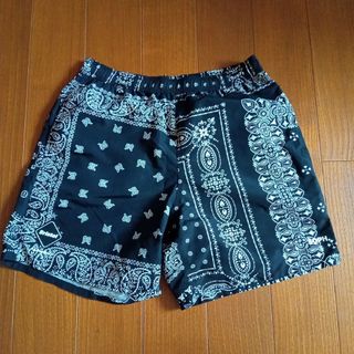 エフシーアールビー(F.C.R.B.)のFCRB 21ss NYLON EASY SHORTS ブラックBANDANA(ショートパンツ)