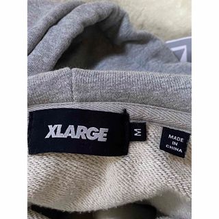 美品　XLARGE グレー　パーカー　サイズM フード付き